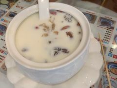 冰糖雪耳桃胶奶-广信牛奶甜品世家(台东店)