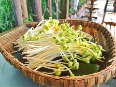 -茅草房·河畔园林火锅