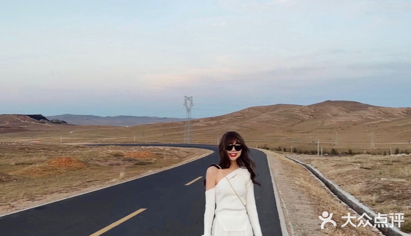 内蒙最美公路🌋｜延伸感十足！随手出大片📷