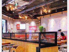 大堂-渝是乎酸菜鱼·川渝小炒(新世界百货望京店)