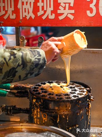 合肥｜️万象城旁路边摊 买到儿时的梅花小蛋糕