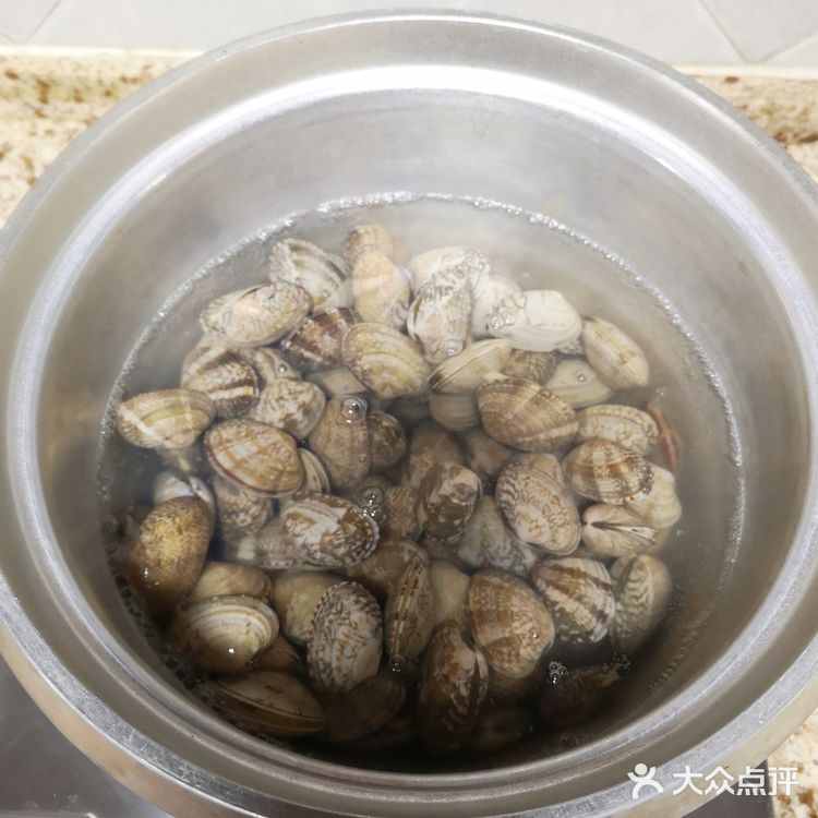 花甲剥壳放入其中就可以蘸着吃了～很清爽