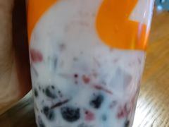 椰果草莓酸奶-CoCo都可(燕塘店)