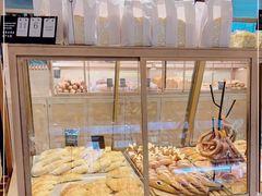 面包甜点陈列柜-Dough&Joe团憩(瑞虹天地月亮湾店)