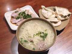 -亮亮面馆(经六路店)