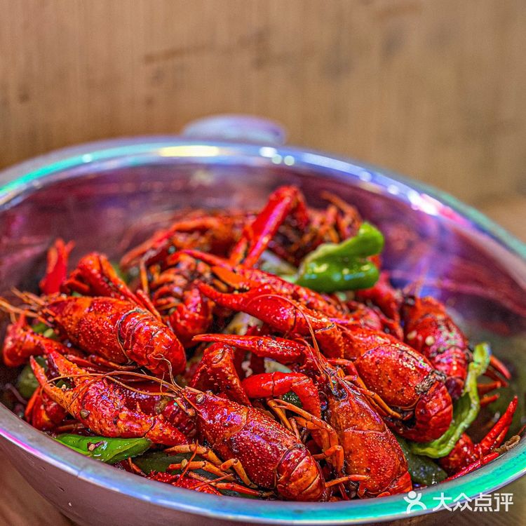 这家店的小龙虾真的… 太大了 到了夏天 龙虾都长成熟了