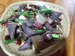 炒腊肉-卡拉农庄 正宗斗鸡肉
