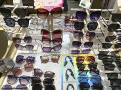 -美式眼镜·授权蔡司.依视路.尼康.豪雅.明月(人民广场店)