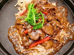 烧汁金菇牛肉片-同禧荟·港味海鲜火锅·粤菜(三亚湾店)