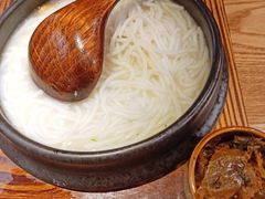 蒙自过桥米线-麦麦山云南菜(复地活力城店)