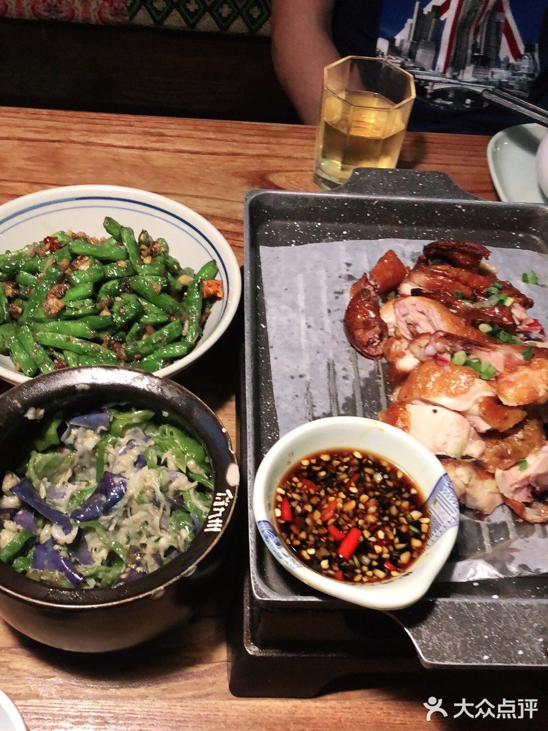 推荐干煸四季豆，豆子很脆，很入味，非常下饭