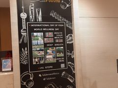 -lululemon(上海浦东IFC店)