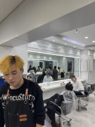 -镁连社·美联社