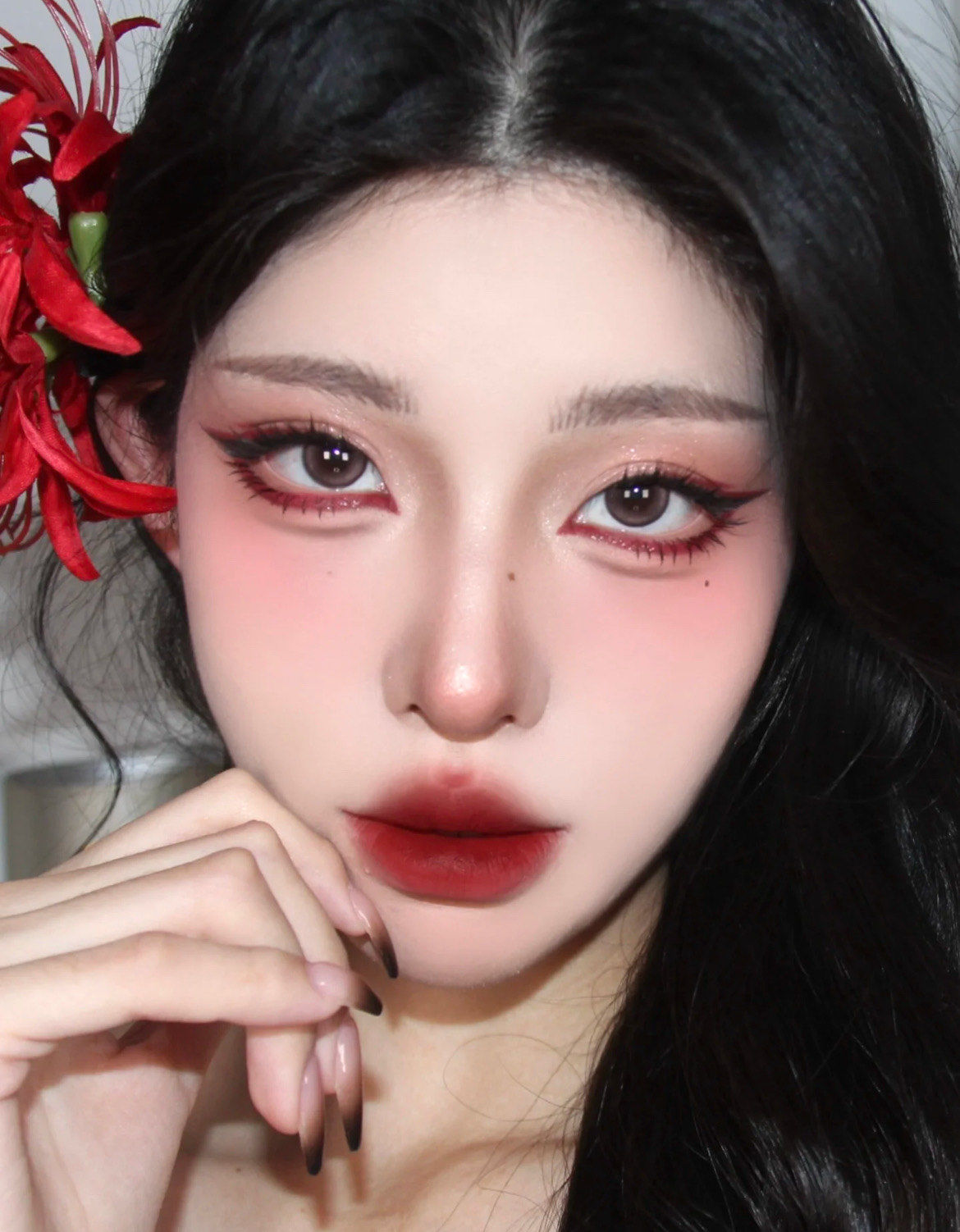 冷艳中式狐系美人妆容