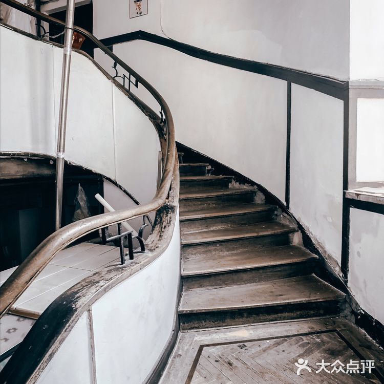 隐藏长乐路老建筑里🏠鲜为人知🌀旋转楼梯