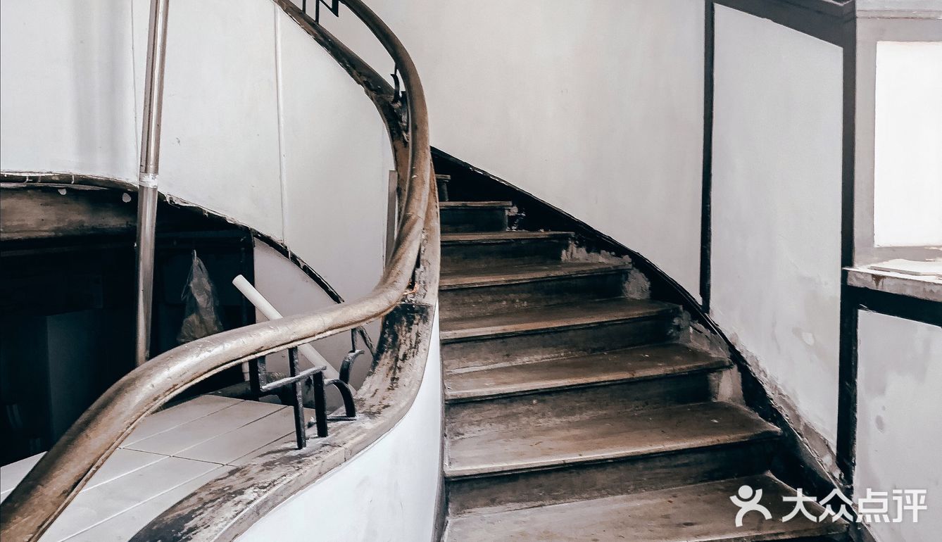 隐藏长乐路老建筑里🏠鲜为人知🌀旋转楼梯