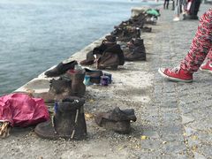 -多瑙河畔鞋履雕塑