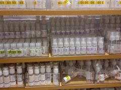 -名创优品(北京新中关购物中心地铁层店)