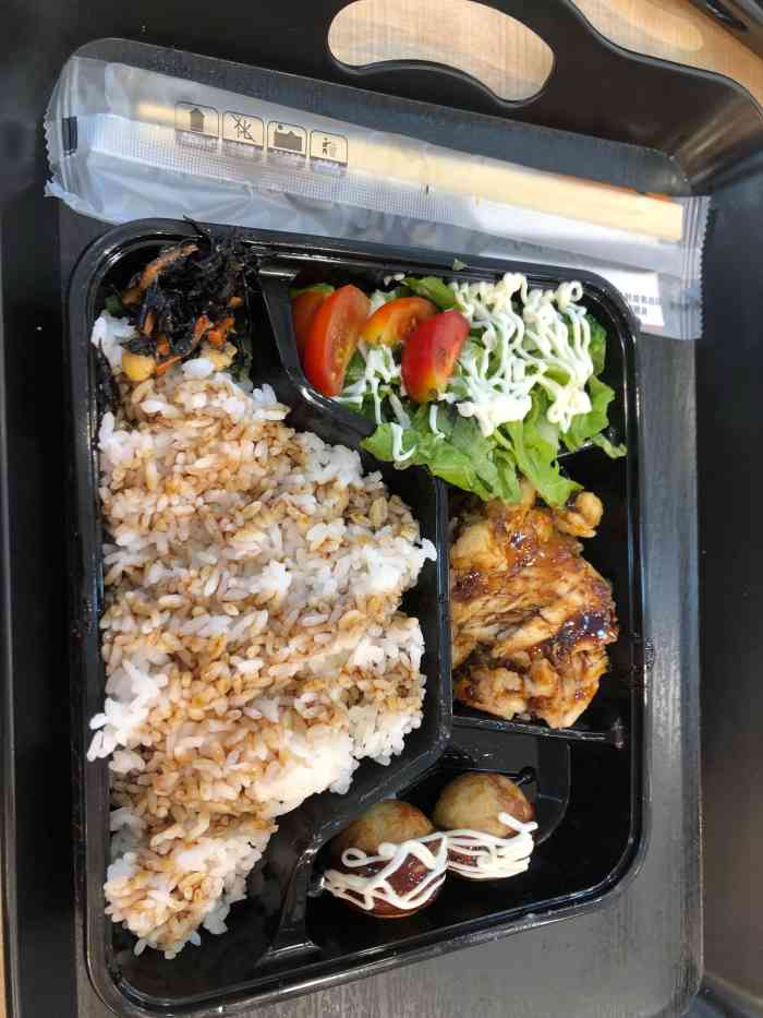 泉鲤-"主食点的豚骨拉面和海鲜乌冬,超爱吃豚骨拉."-大众点评移动版