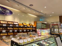 面包甜点陈列柜-老佛爷饼店