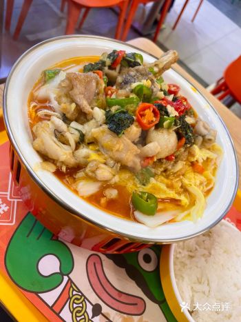 B1好几家吃蛙的，这家在深食坊里面（餐饮集合店