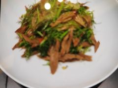-艳阳天民俗村(公园路店)