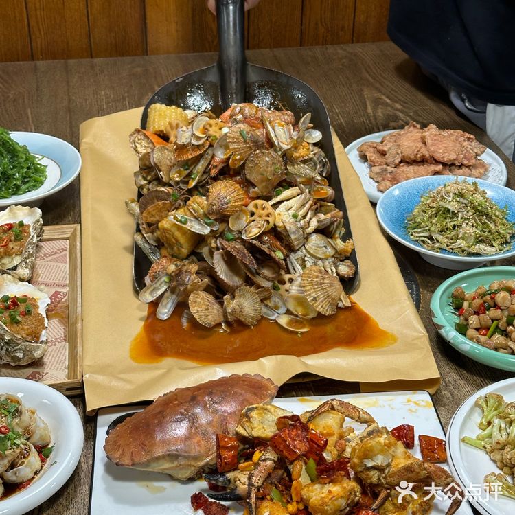 来青岛怎么能错过这么一顿海鲜大餐！！