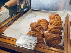 海盐焦糖牛角包-来回·咖啡(天河南店)