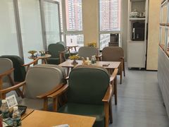 -无奔眼镜·蔡司·依视路授权店(朝阳大悦城店)