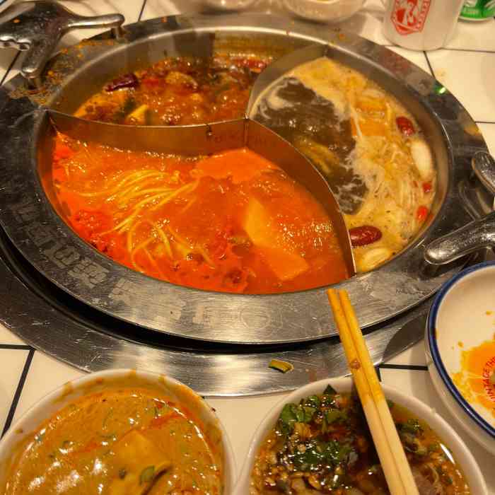 贤合庄卤味火锅(摩天活力城店)-"总体评价有点贵,如果你有某银行的