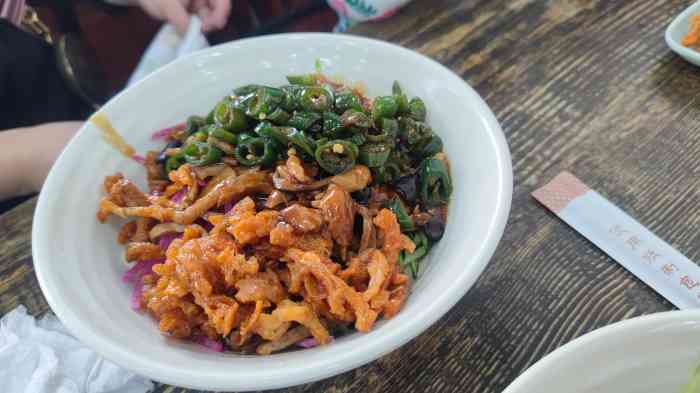 小西关传统面馆(西湖道店)-"这家店就在西湖道上,门脸不大,红牌匾到是