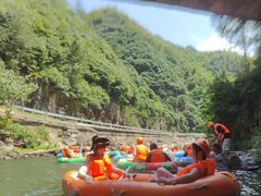-安吉龙王山峡谷漂流