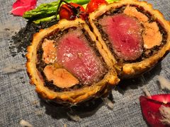 惠灵顿牛排-弦月窗LUNETTE BY AMANDA(复兴路店)