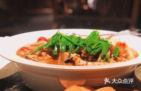Scallion-Braised Fish Head with Fried Dough Sticks