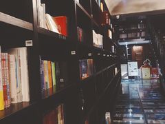 -钟书阁(松江泰晤士小镇店)