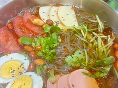 -山野的朋友露营炭火烤肉