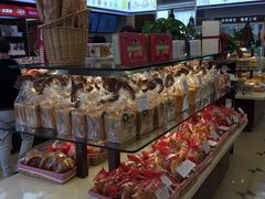 面包甜点陈列柜-红宝石·鲜奶小方·海派西点房(南丹店)