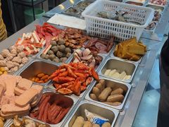 -愉肴麻辣香锅(中山路店)