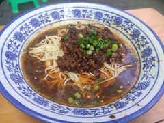 -渝之汇牛肉豌杂面