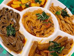 小吃五拼-令氏家外家周秦食府(高新店)