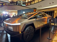 -TESLA 特斯拉(上海太古汇体验店)