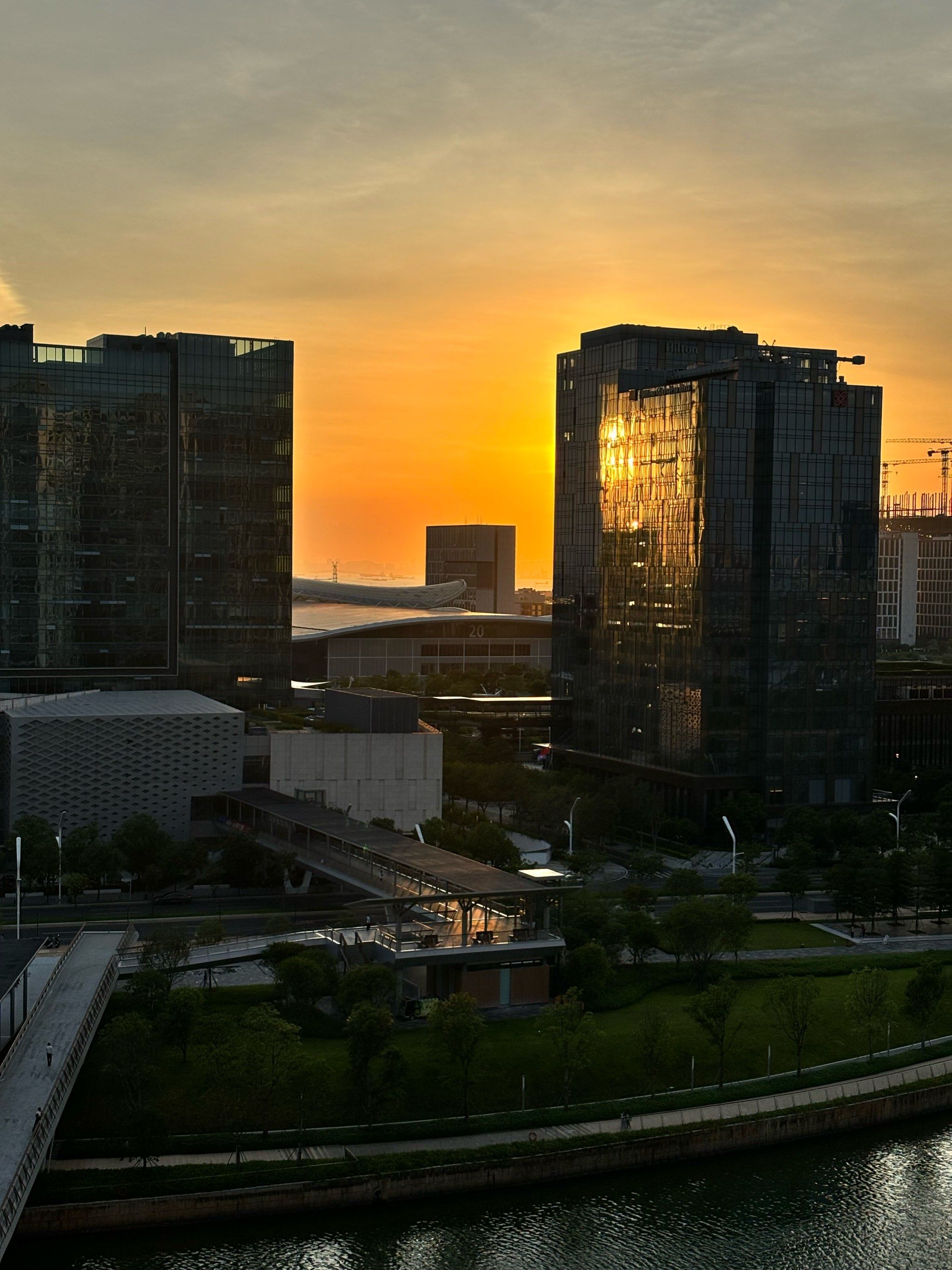 城市里的黄昏美景