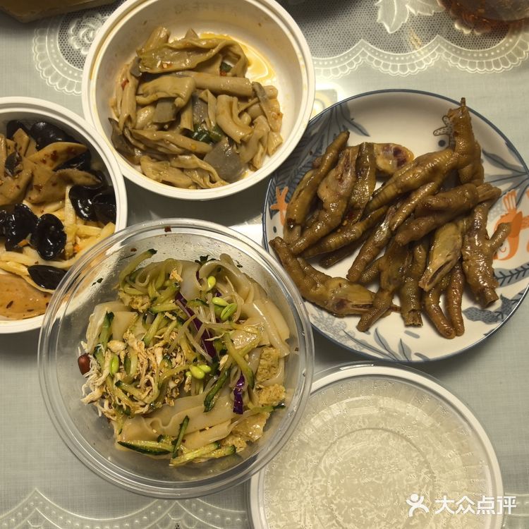 今天就想吃点辣的，川椒凤爪嘎嘎香