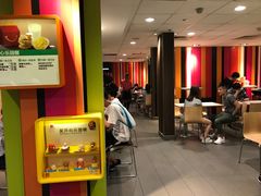 等位区-麦当劳(洪山商场店)
