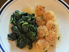 煎带子配黄油菠菜-羽深肉铺 Steak & Wine