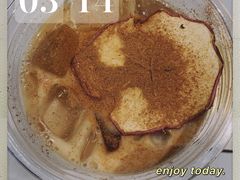 春日苹果派拿铁-Seesaw Coffee(上生新所店)