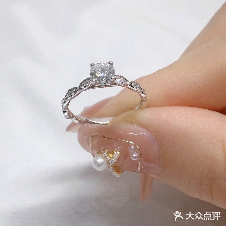 仙女们都喜欢的一款钻戒✨✨
