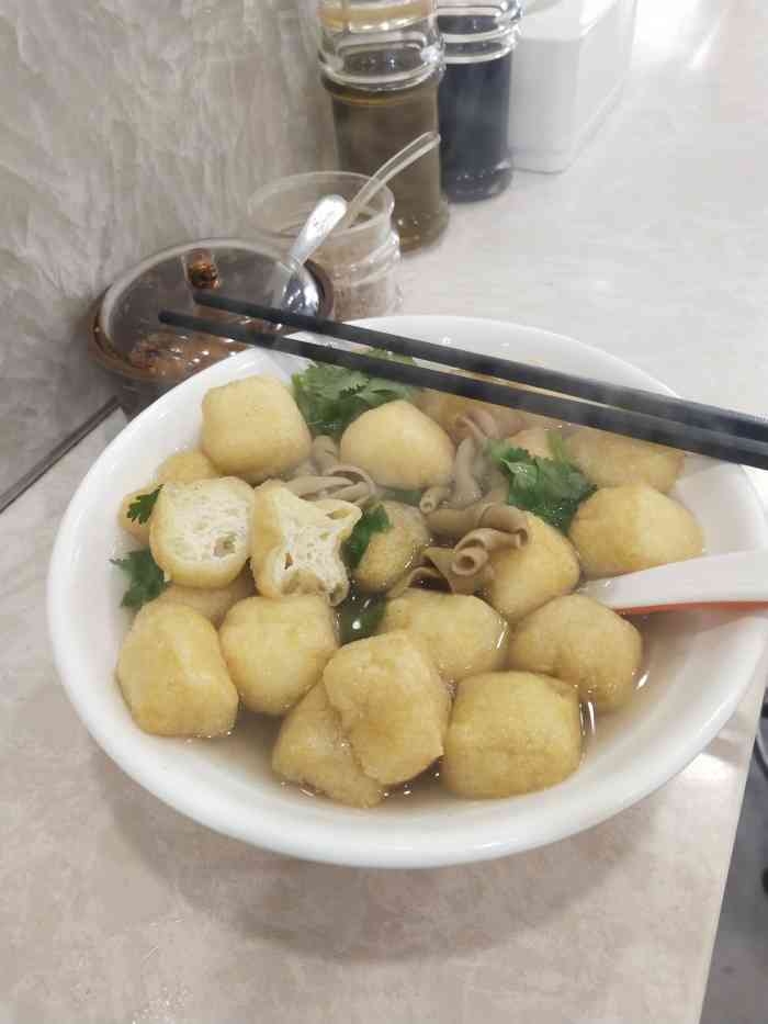 小店地方不是很大 就在塔湾家乐福的右侧很好找 卷饼真的是太好吃了