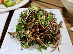 香椿苗拌黑豆腐丝-闻道食府烙饼卷带鱼(原车耳营店原大觉寺店)