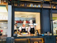 门面-上名堂·鱼头好吃(体育场路店)